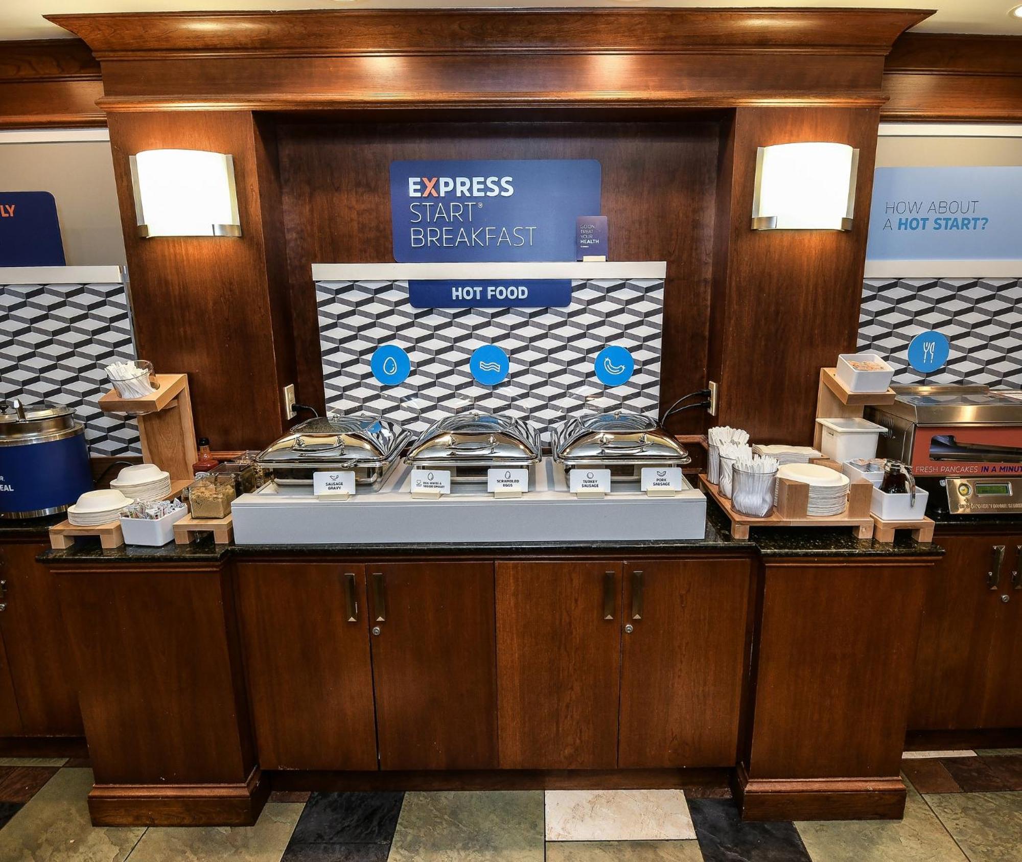 Holiday Inn Express Hotel & Suites Grand Forks By Ihg Exterior foto